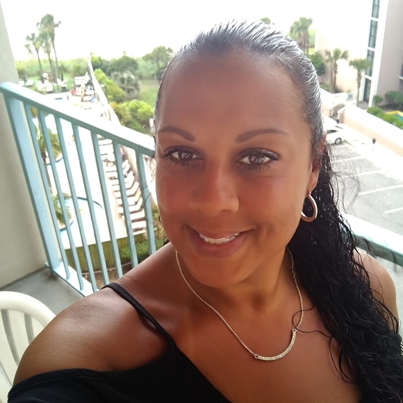 Meet your Posher, Christina - Picture 1 of 1